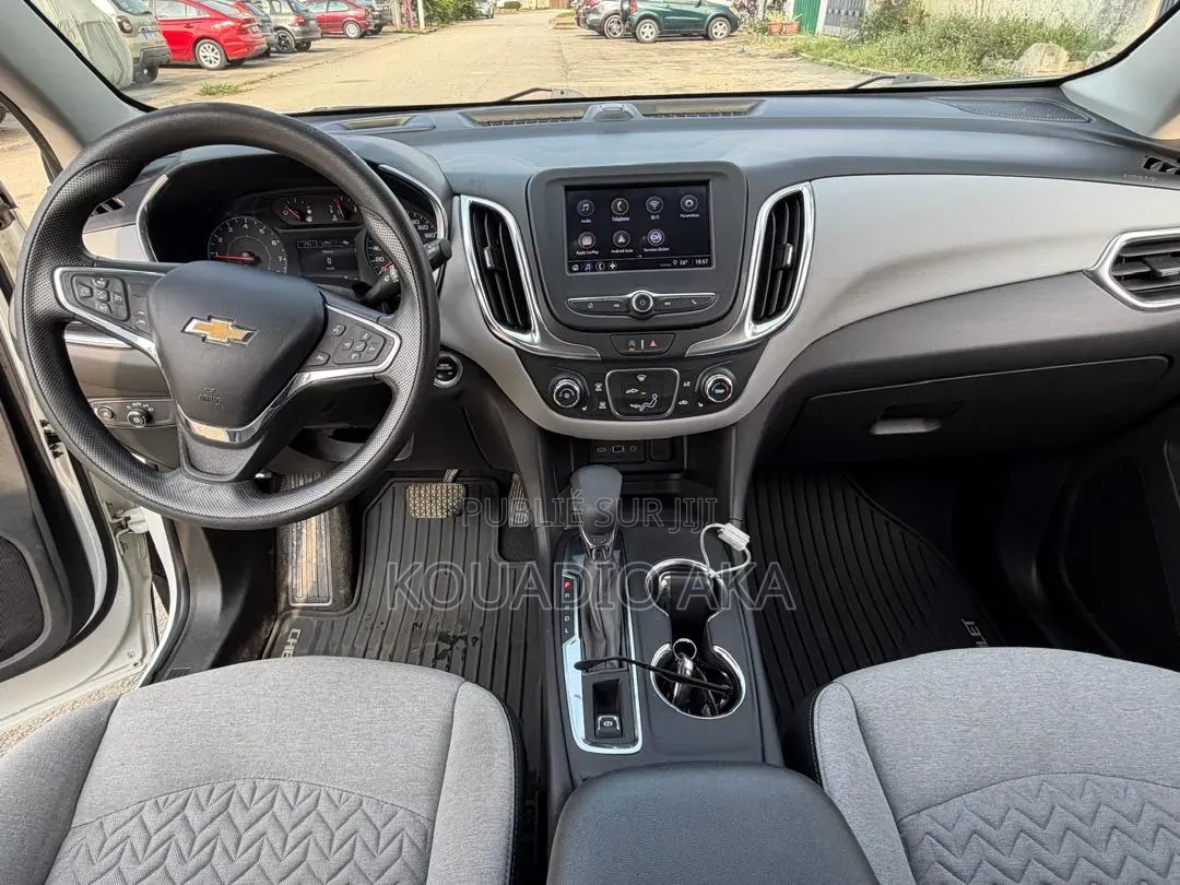 Chevrolet Equinox 2022 Blanc cassé
