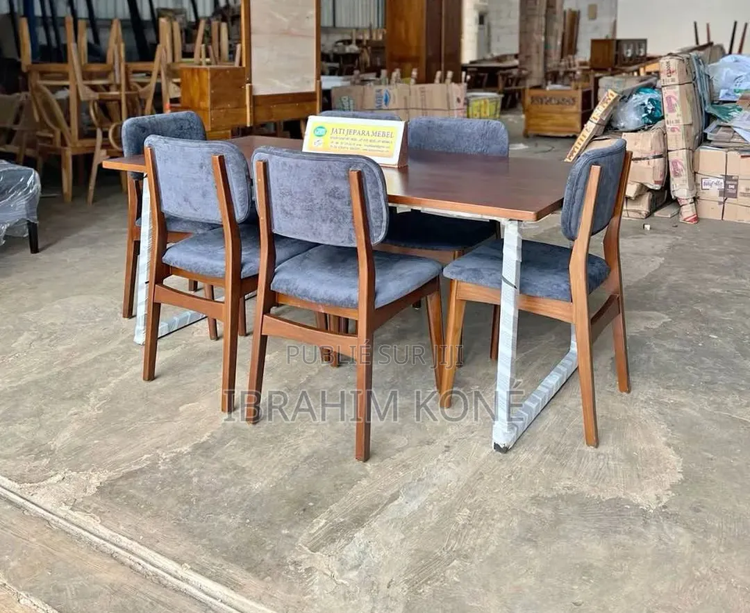 Table À Manger Plus Six Chaises