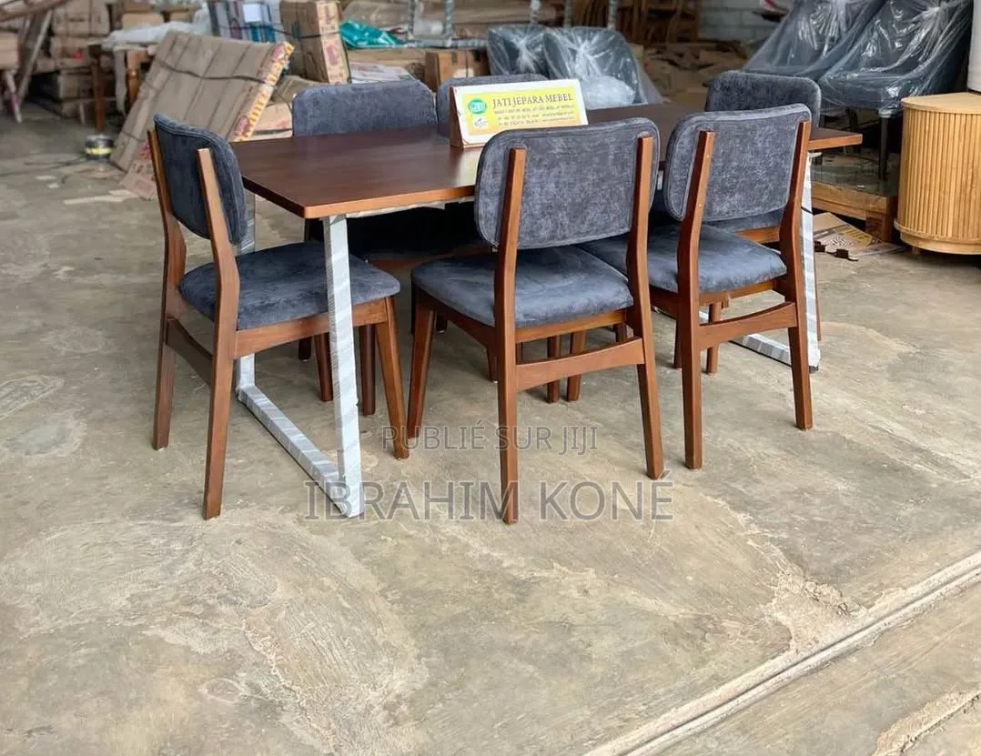 Table À Manger Plus Six Chaises