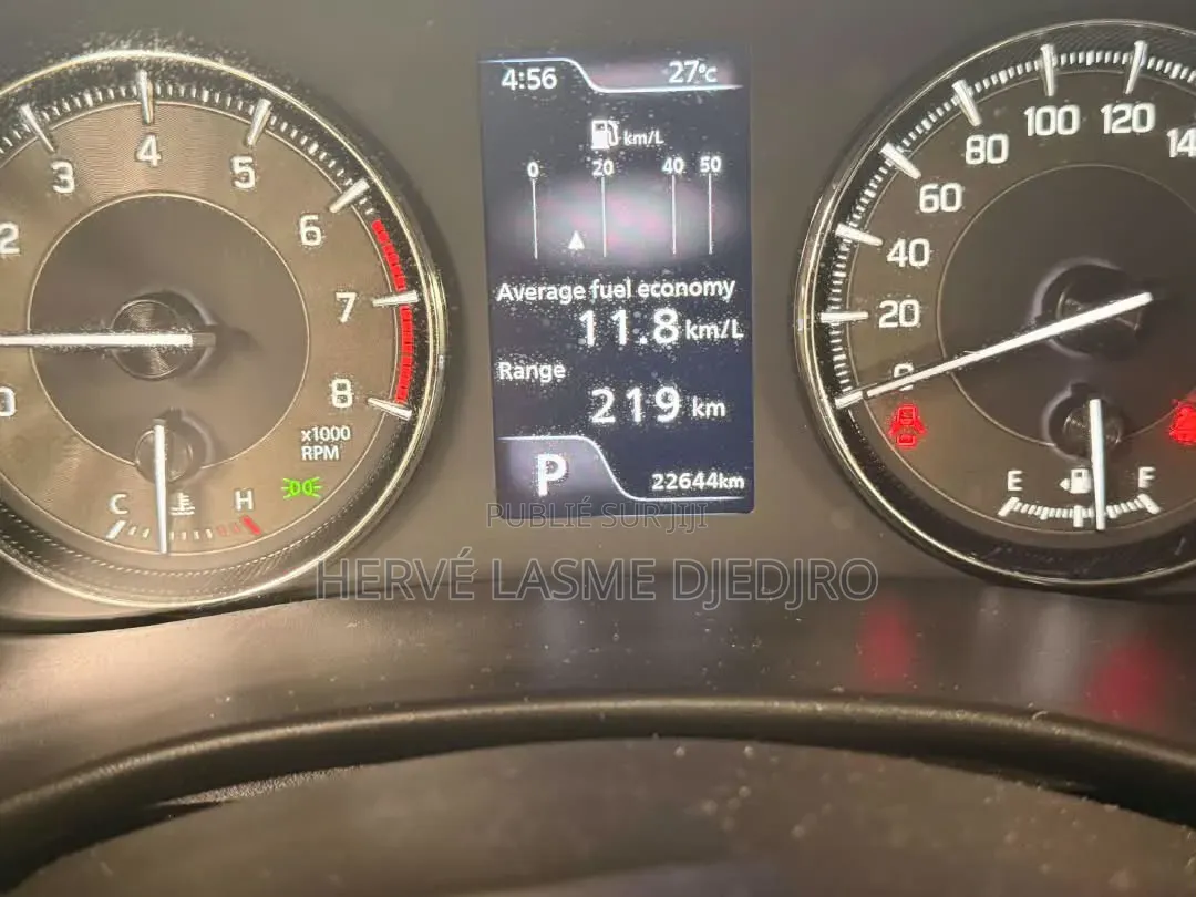 Suzuki Baleno 2024 Gris