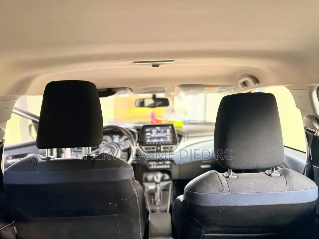 Suzuki Baleno 2024 Gris