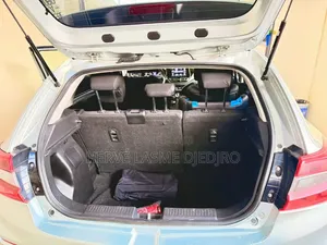 Suzuki Baleno 2024 Gris