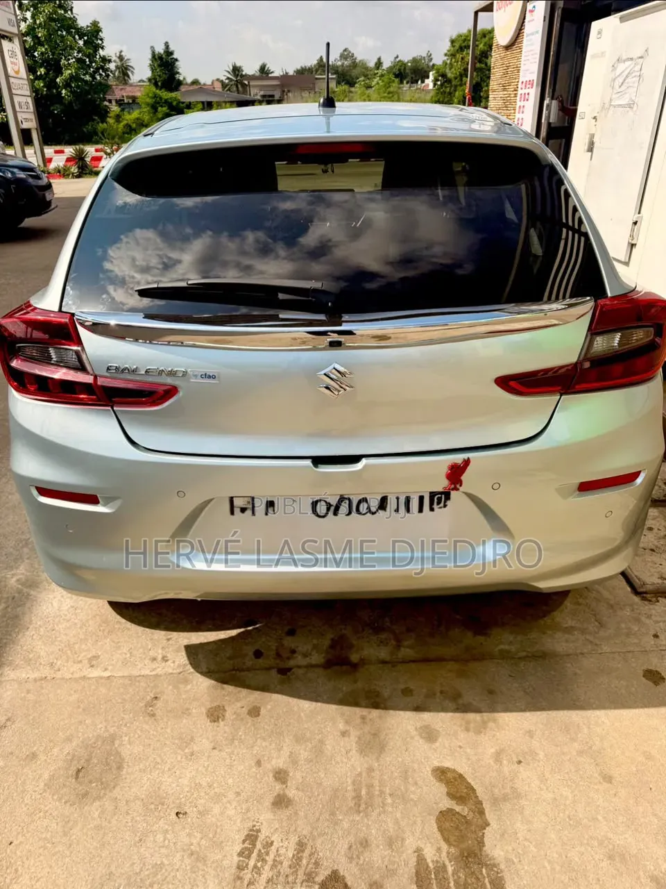 Suzuki Baleno 2024 Gris