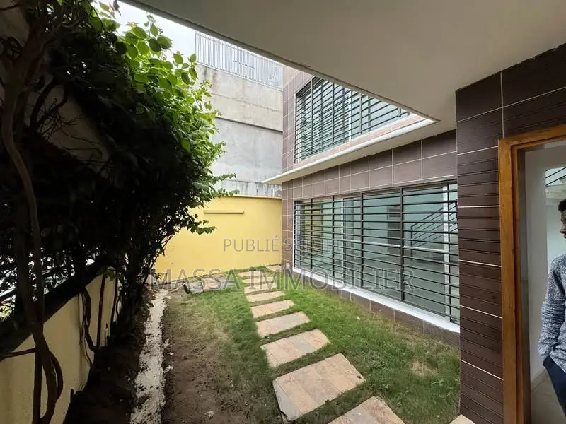 4chbre Duplex dans Massa Immobilier, Cocody à Louer