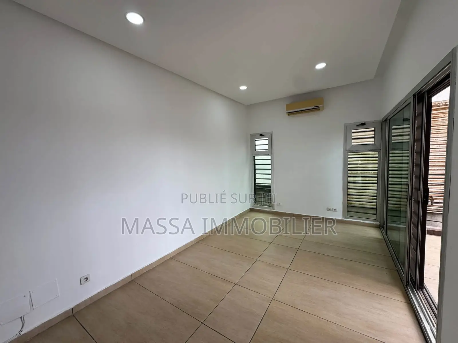 4chbre Duplex dans Massa Immobilier, Cocody à Louer