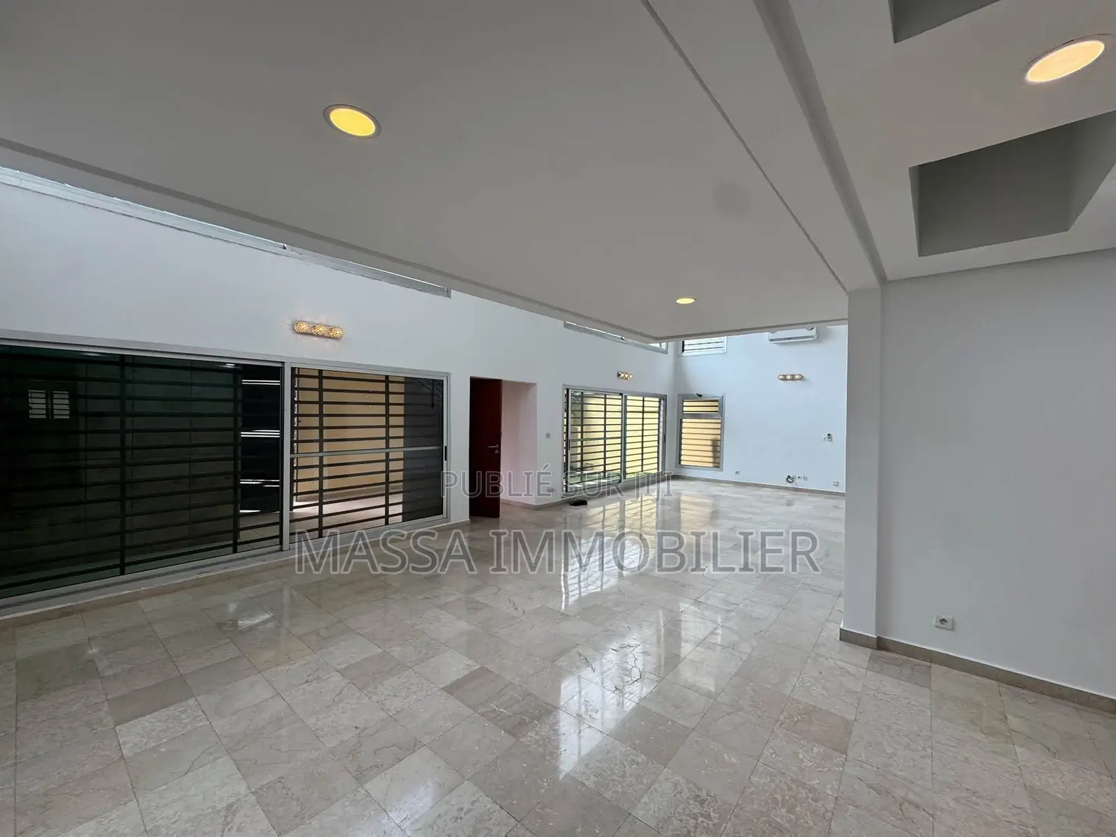 4chbre Duplex dans Massa Immobilier, Cocody à Louer