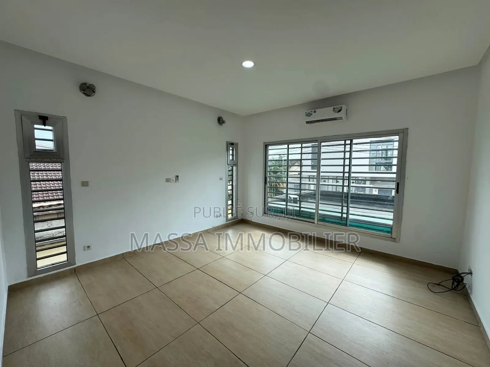 4chbre Duplex dans Massa Immobilier, Cocody à Louer
