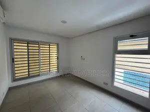 4chbre Duplex dans Massa Immobilier, Cocody à Louer