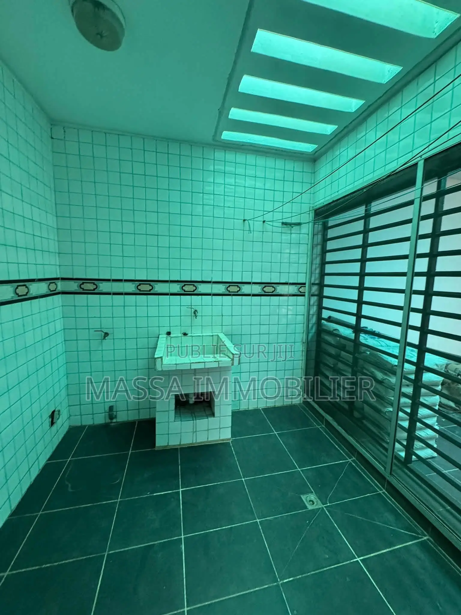 4chbre Duplex dans Massa Immobilier, Cocody à Louer