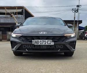 Hyundai Elantra Limited 2026 Gris