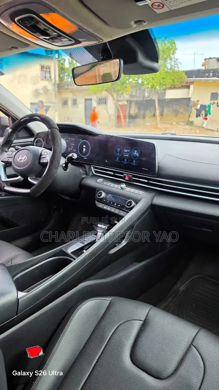 Hyundai Elantra Limited 2026 Gris