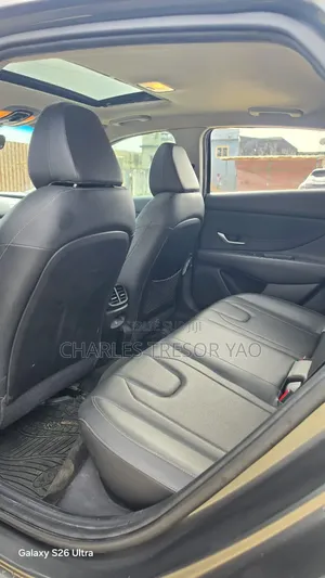 Hyundai Elantra Limited 2026 Gris