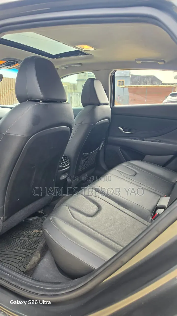 Hyundai Elantra Limited 2026 Gris