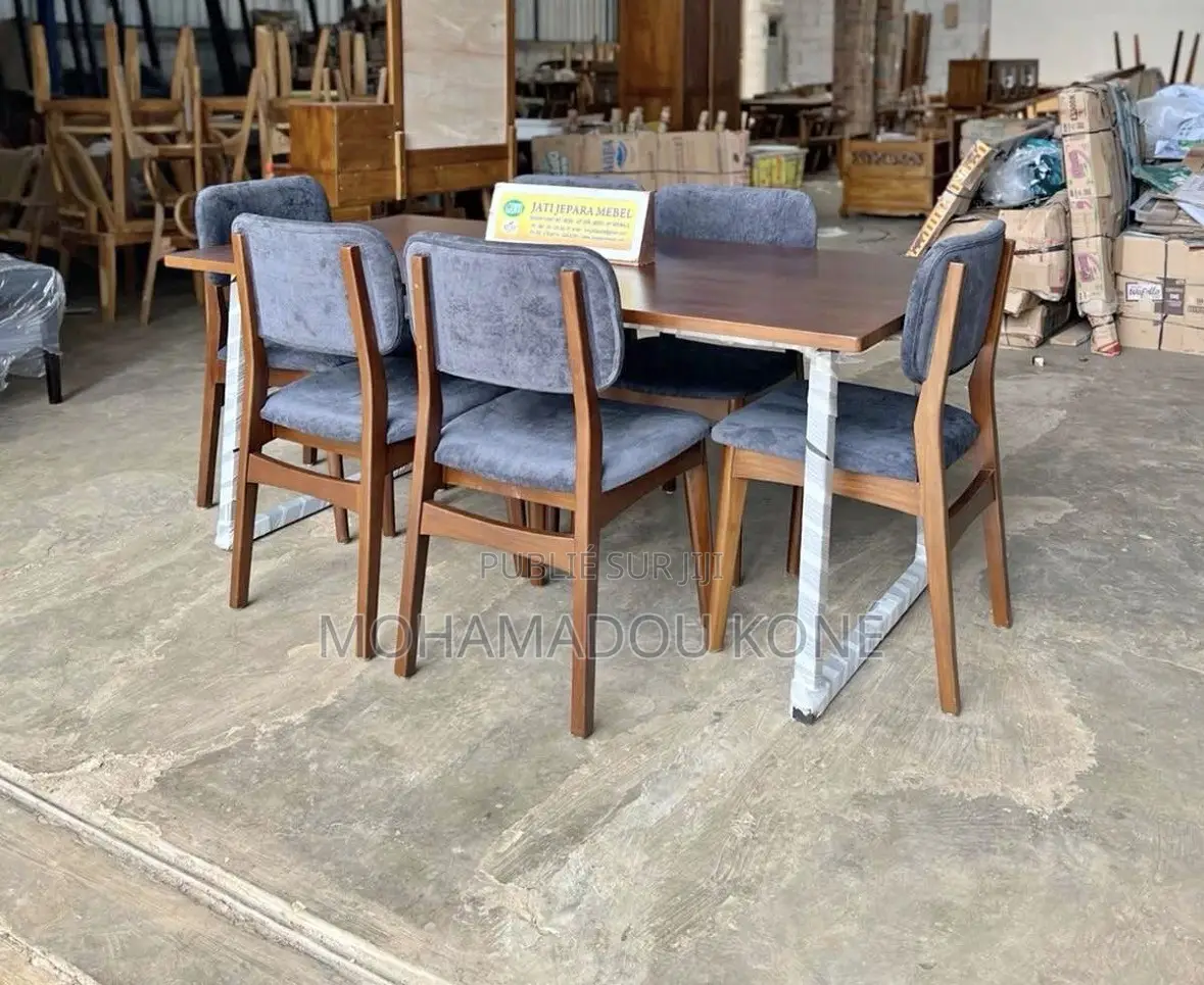 Belle Table À Manger en Bois Plus 6 Chaises
