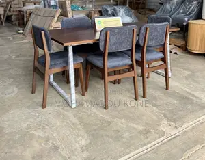 Belle Table À Manger en Bois Plus 6 Chaises