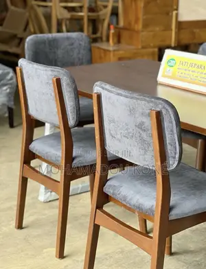 Belle Table À Manger en Bois Plus 6 Chaises