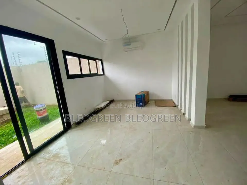 4chbre Duplex dans Immobilier De Luxe A, Cocody à Vendre