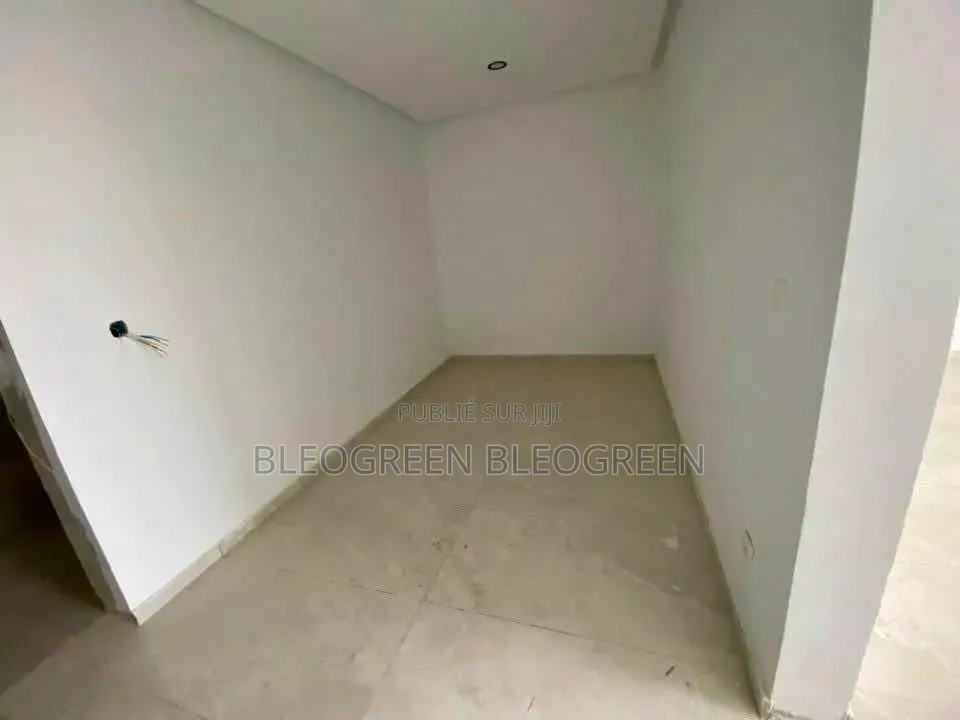 4chbre Duplex dans Immobilier De Luxe A, Cocody à Vendre