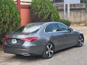 Nouveau Mercedes-Benz C300 2023 Gris