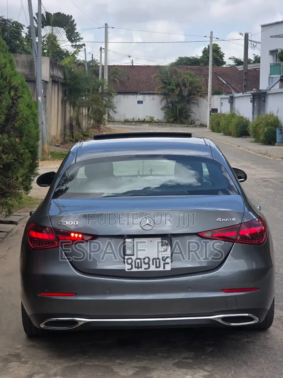 Nouveau Mercedes-Benz C300 2023 Gris