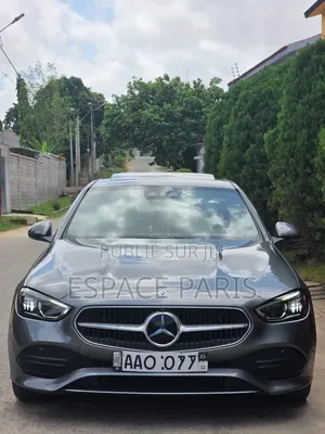 Nouveau Mercedes-Benz C300 2023 Gris
