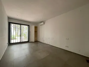 3chbre Villa dans Regis, Cocody à Louer