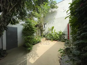 3chbre Villa dans Regis, Cocody à Louer