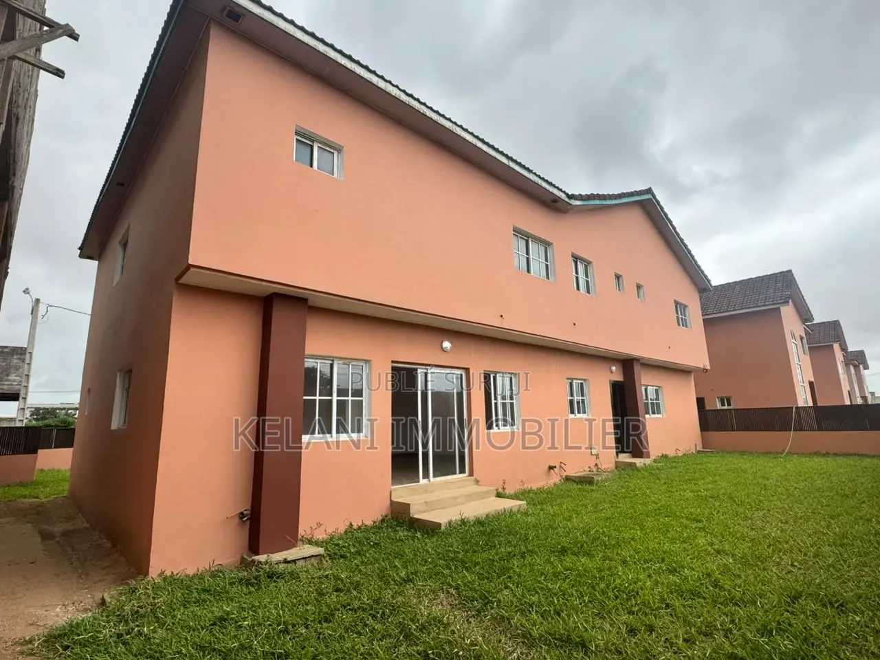 7chbre Duplex dans Kelani Immobilier, Bingerville à Vendre