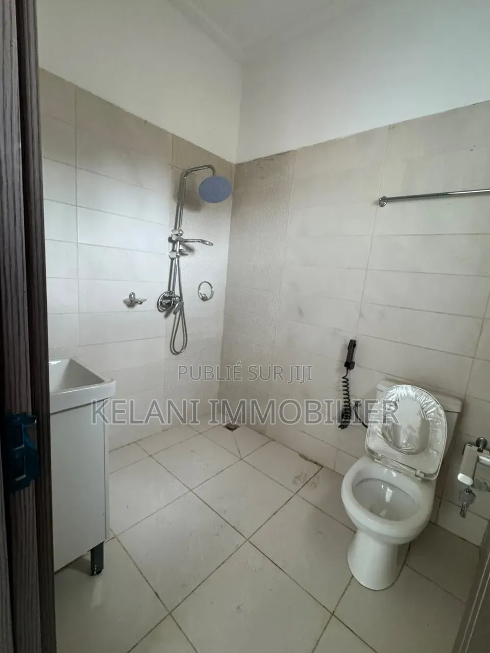 7chbre Duplex dans Kelani Immobilier, Bingerville à Vendre