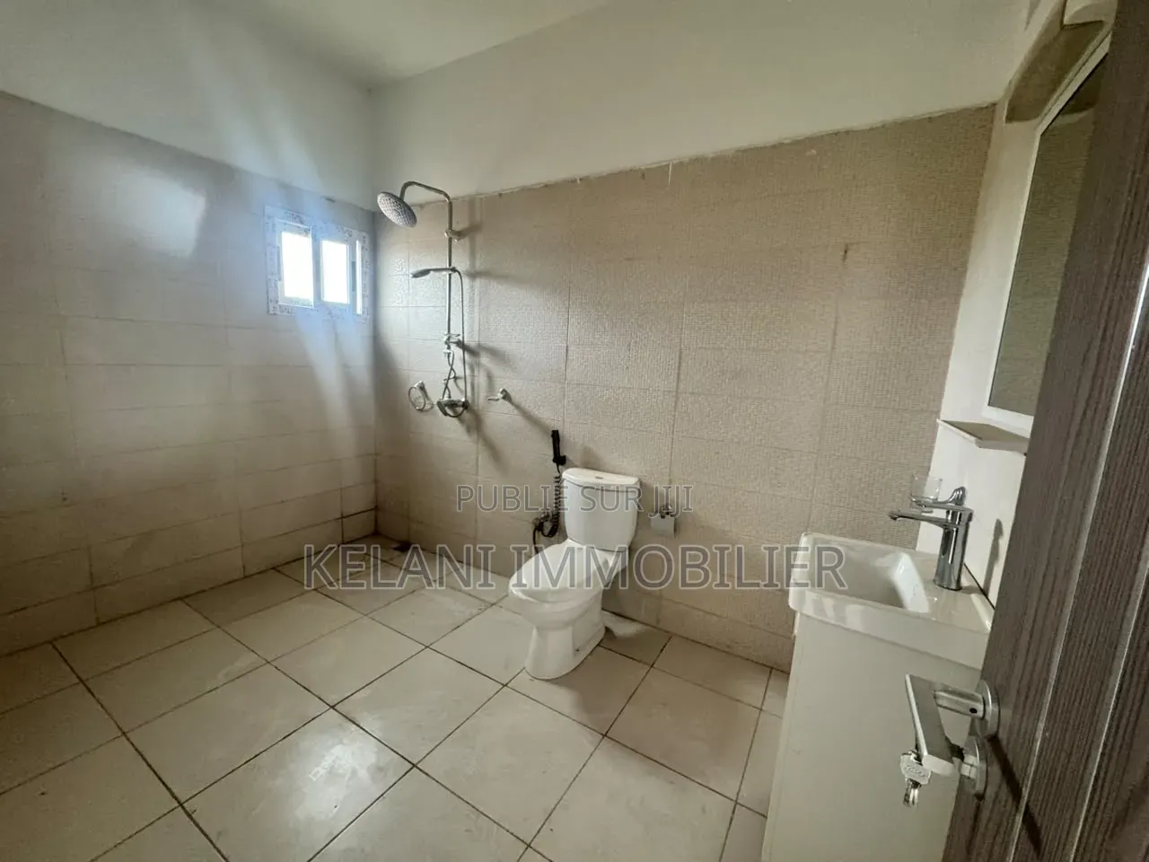 7chbre Duplex dans Kelani Immobilier, Bingerville à Vendre