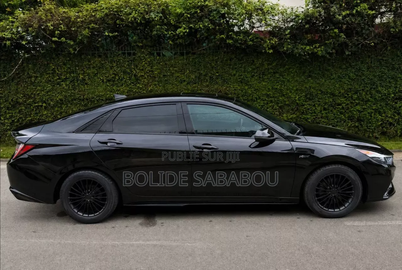 Hyundai Elantra Limited 2022 Noir