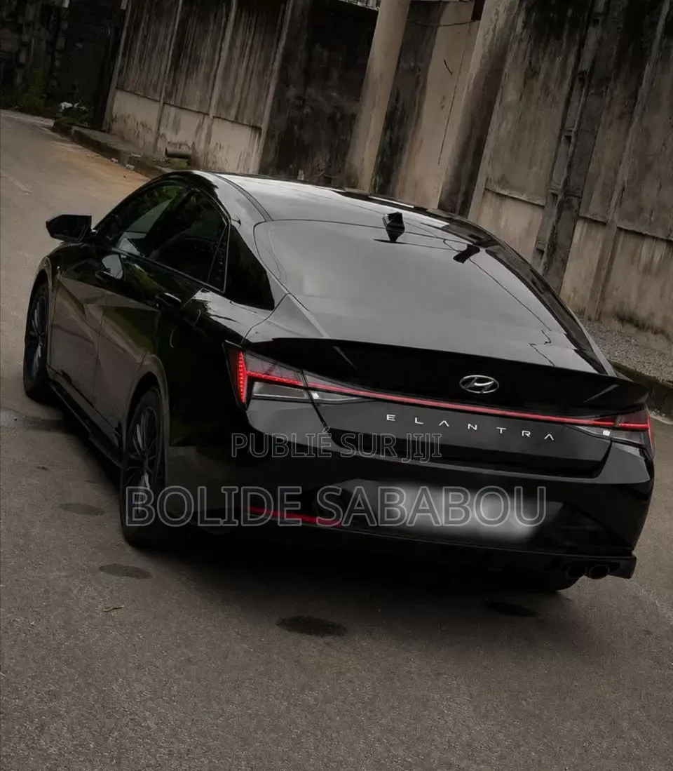 Hyundai Elantra Limited 2022 Noir