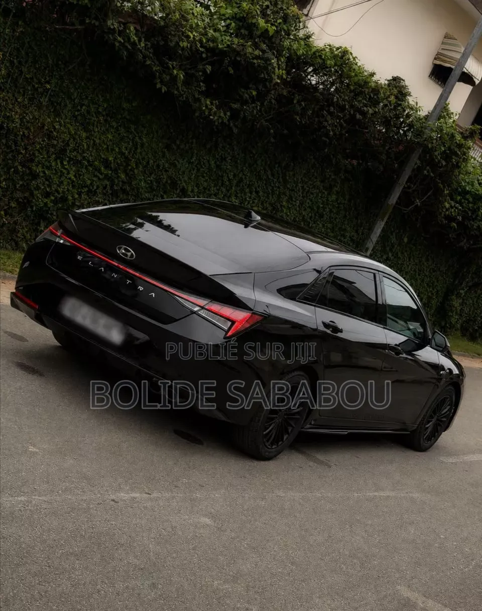 Hyundai Elantra Limited 2022 Noir