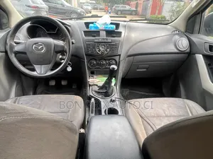Mazda BT-50 2016 Gris