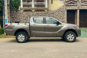 Mazda BT-50 2016 Gris