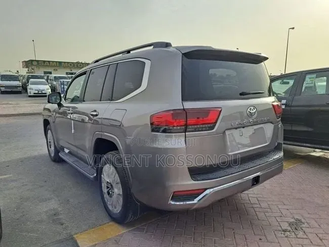 Nouveau Toyota Land Cruiser LC300 2024 Marron