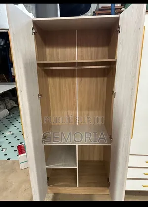 Armoire Penderie Minimaliste Chêne Blanchi Poignées Dorées