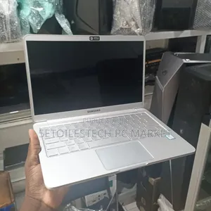 Nouveau Samsung Notebook 9 Pro 16GB Intel Core i7 SSD 256GB
