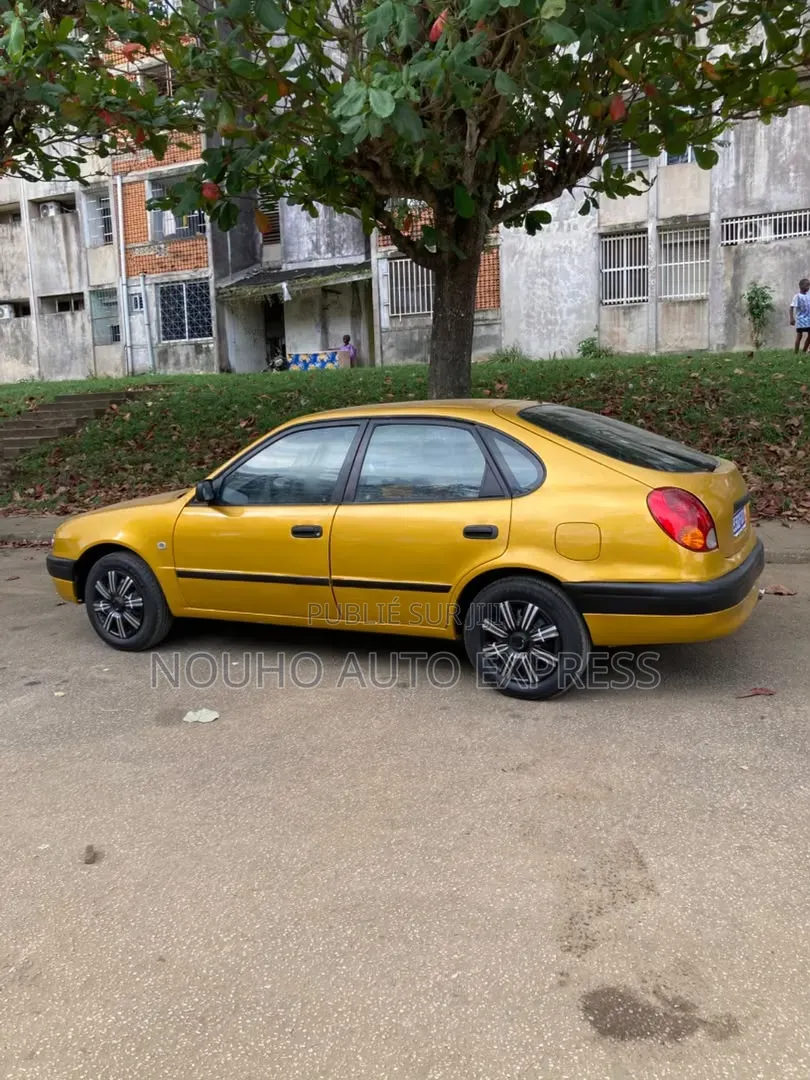 Toyota Corolla 2002 Jaune