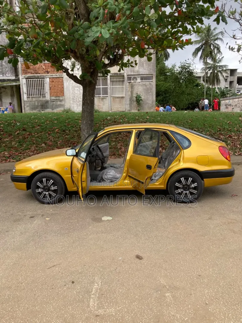 Toyota Corolla 2002 Jaune