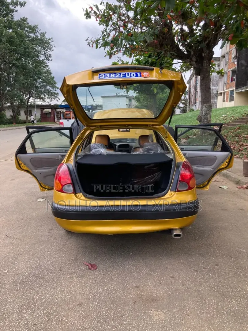 Toyota Corolla 2002 Jaune