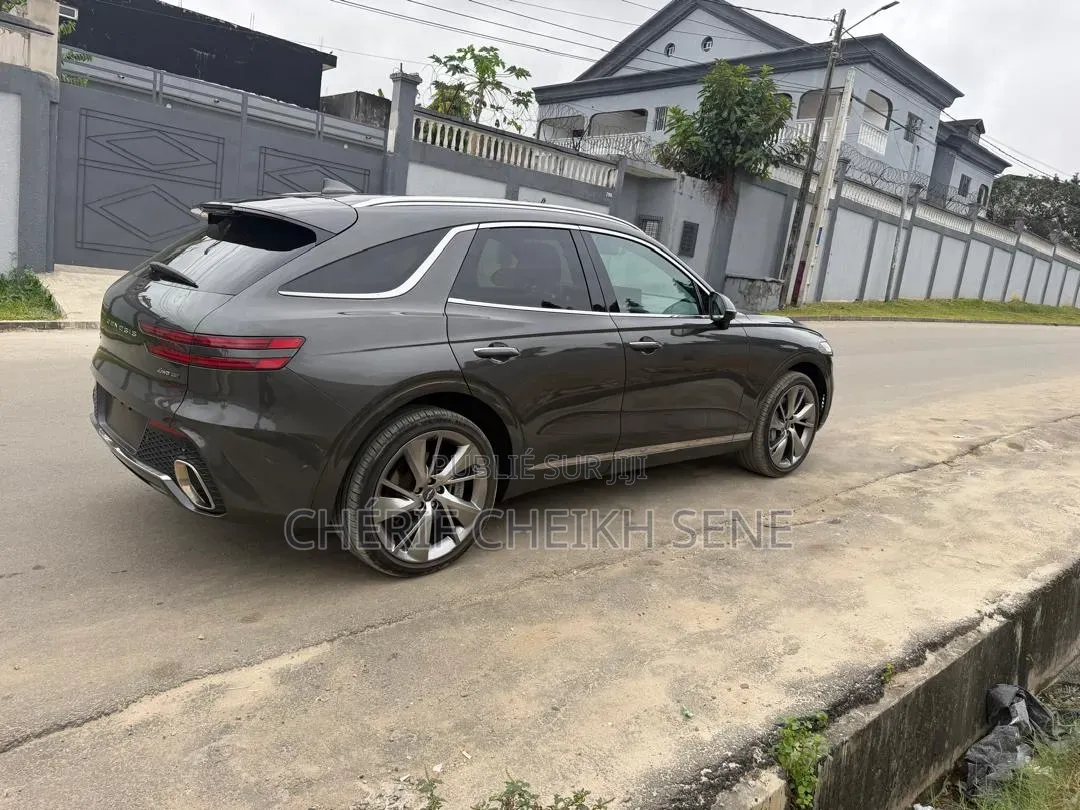 Genesis G70 2025 Gris