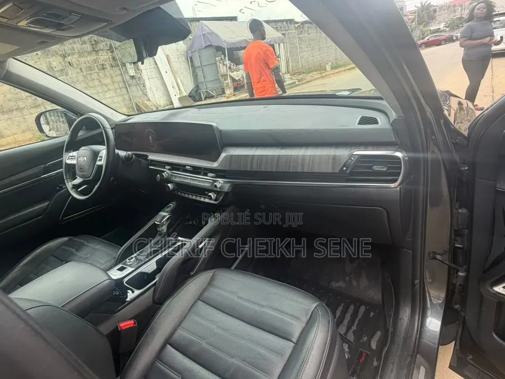 Genesis G70 2025 Gris