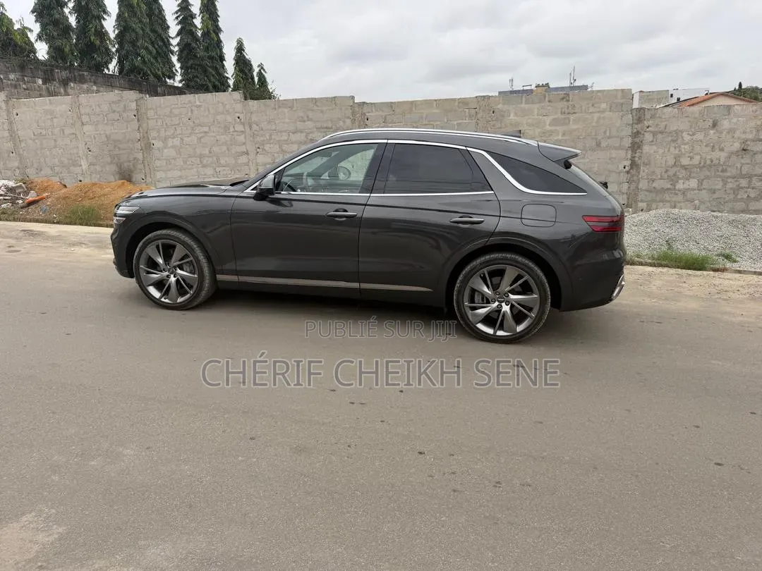 Genesis G70 2025 Gris