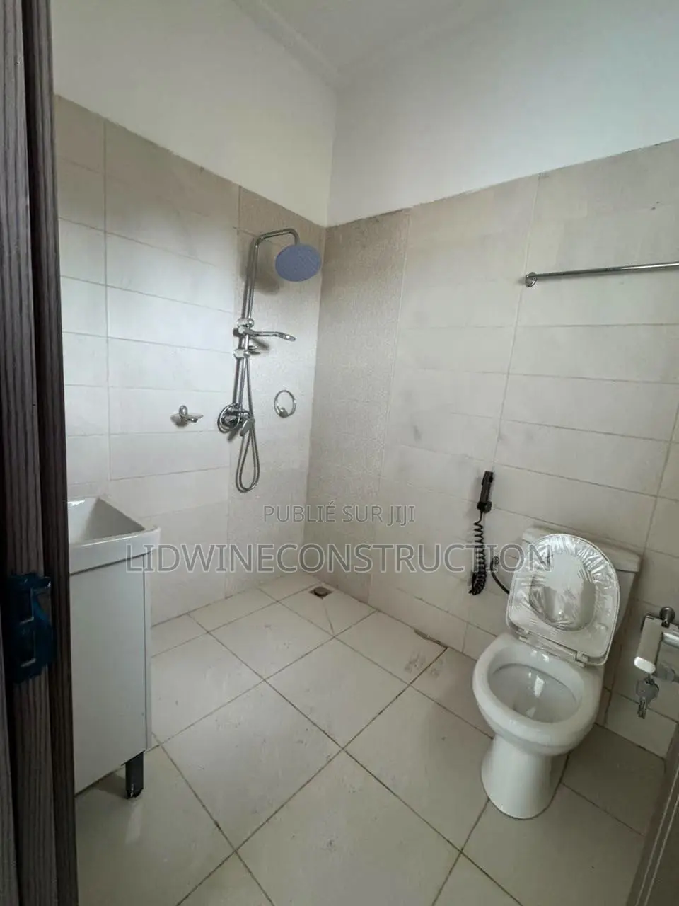 6chbre Duplex dans Ik Immobilier Cote, Cocody à Louer