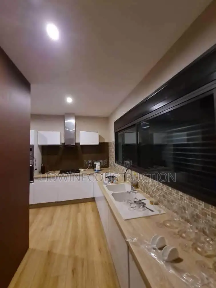 Meublé 4chbre Villa dans Ik Immobilier Cote, Cocody à Louer