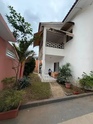 4chbre Villa dans Massa Immobilier, Cocody à Louer