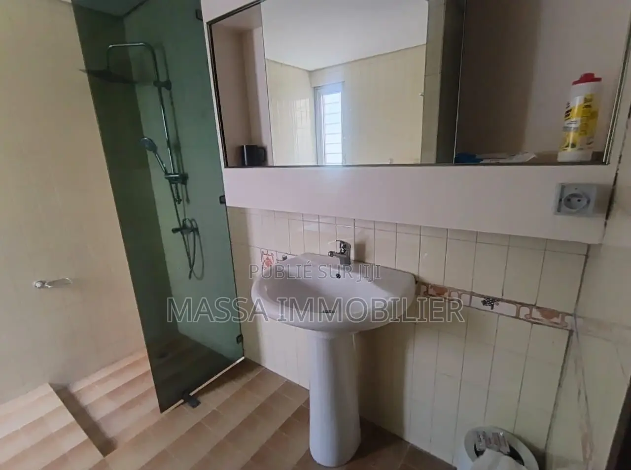 Meublé 2chbre Appartement dans Massa Immobilier, Cocody à Louer