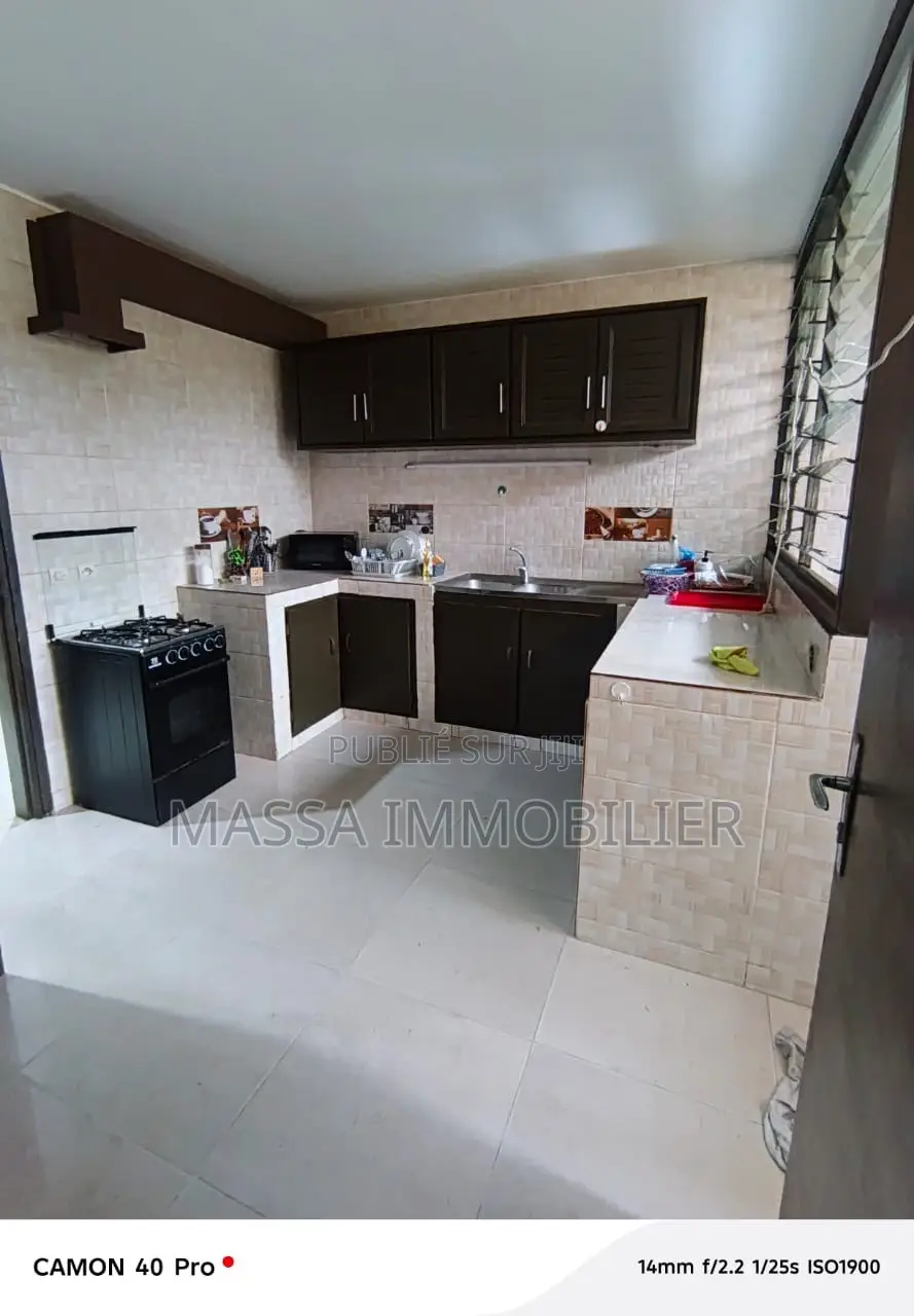 Meublé 2chbre Appartement dans Massa Immobilier, Cocody à Louer