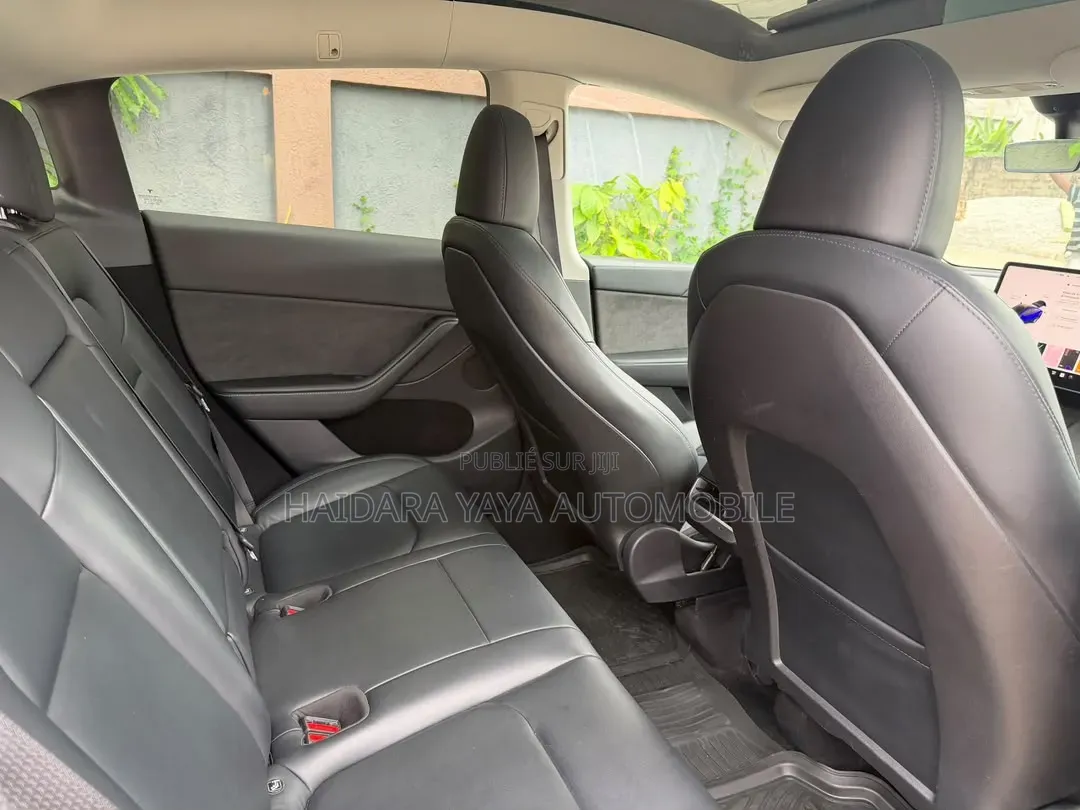 Tesla Model Y 2023 Bleu